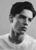 photo Louis Partridge